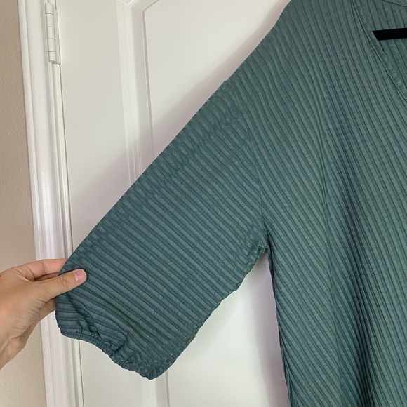 Amour Vert Blue/Sage Green V-Neck Tunic Soft, Stretchy, Textured size 2X - Picture 5 of 11